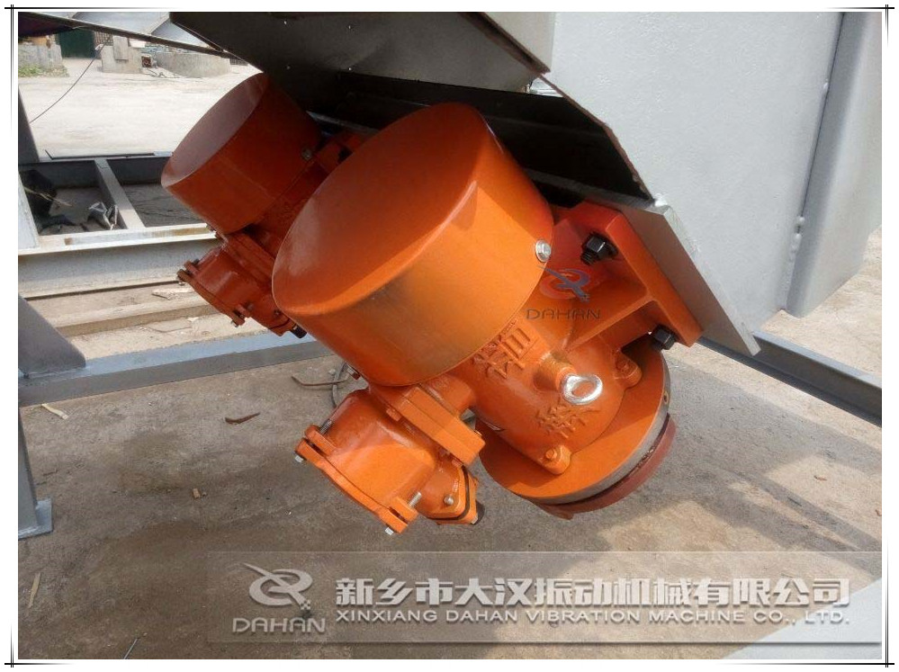 風(fēng)冷直線篩振動電機(jī)